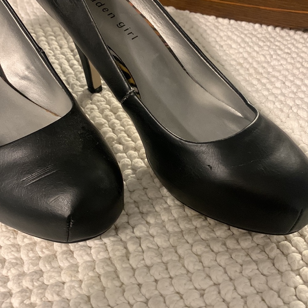 Shoes - Picture 2 of 4